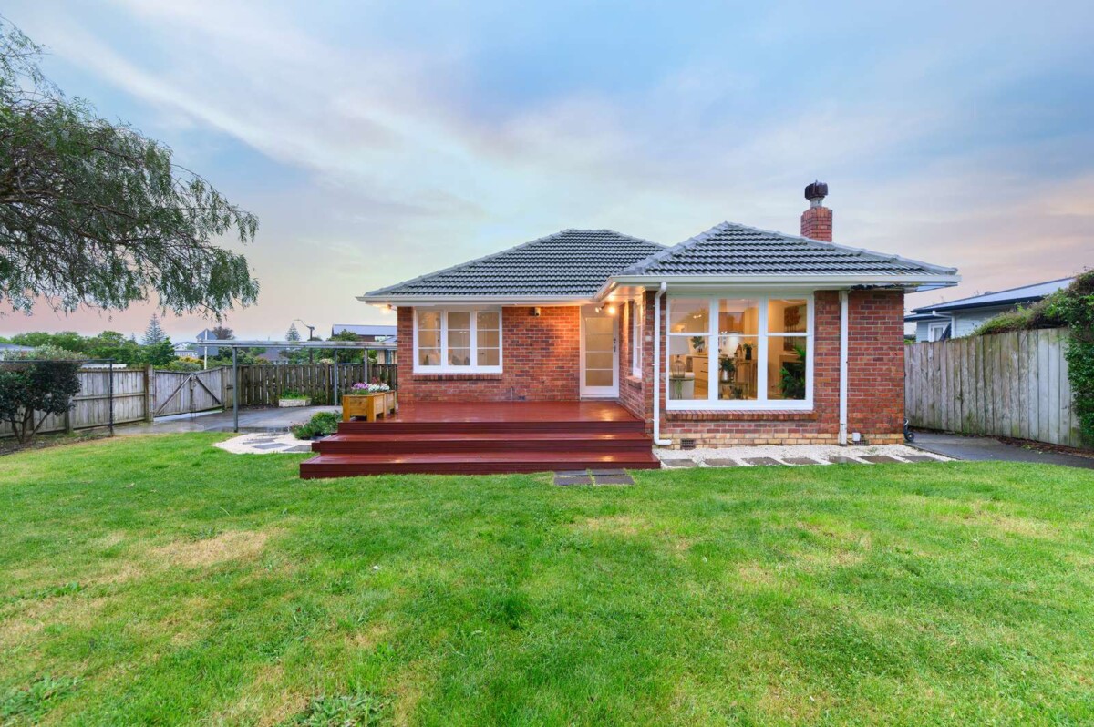 38 Neil Avenue Te Atatu Peninsula, Auckland