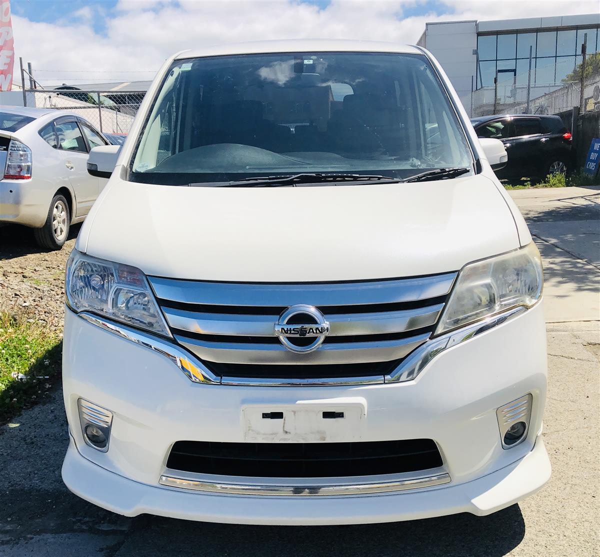 2013 Nissan Serena Station Wagon Automatic, 102,500 km