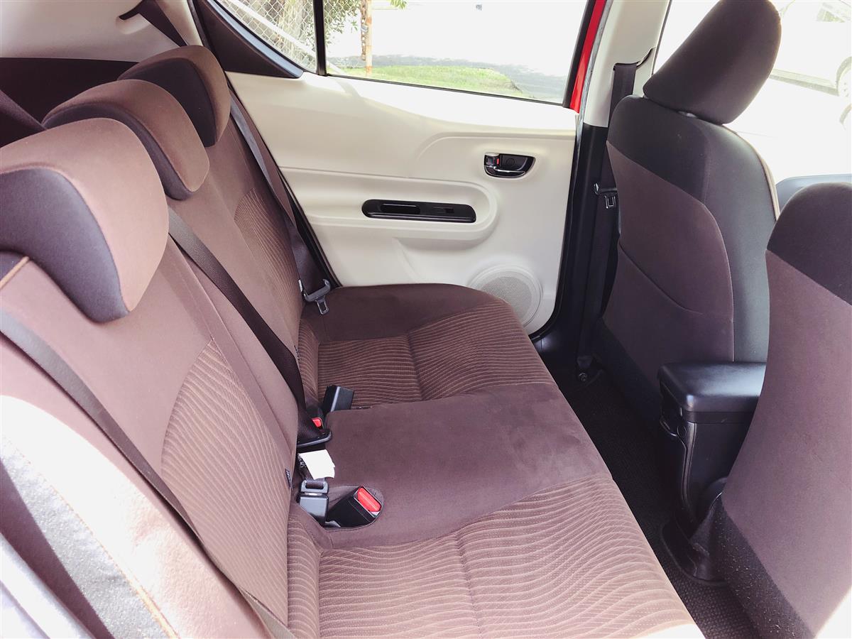 2012 Toyota Aqua HYBRID Hatchback Automatic, 105,800 km