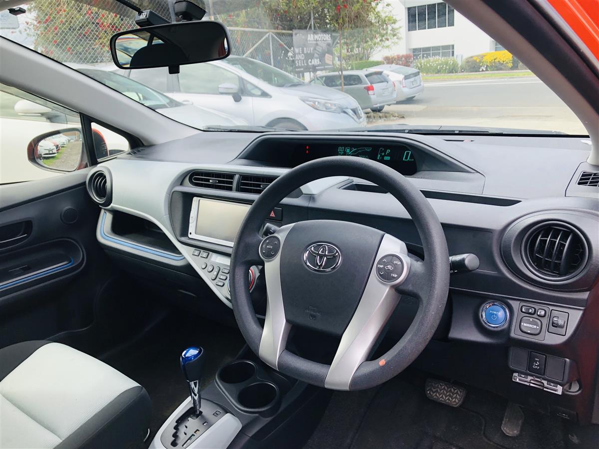 2013 Toyota Aqua HYBRID Hatchback Automatic, 78,960 km