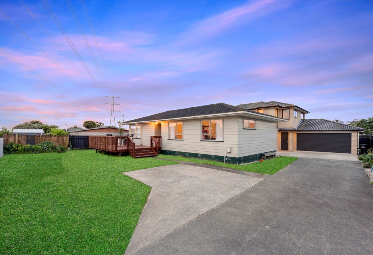 One 3 bedrooms house and one 4 bedrooms house, 68 & 68A Israel Avenue, Clover Park, Auckland