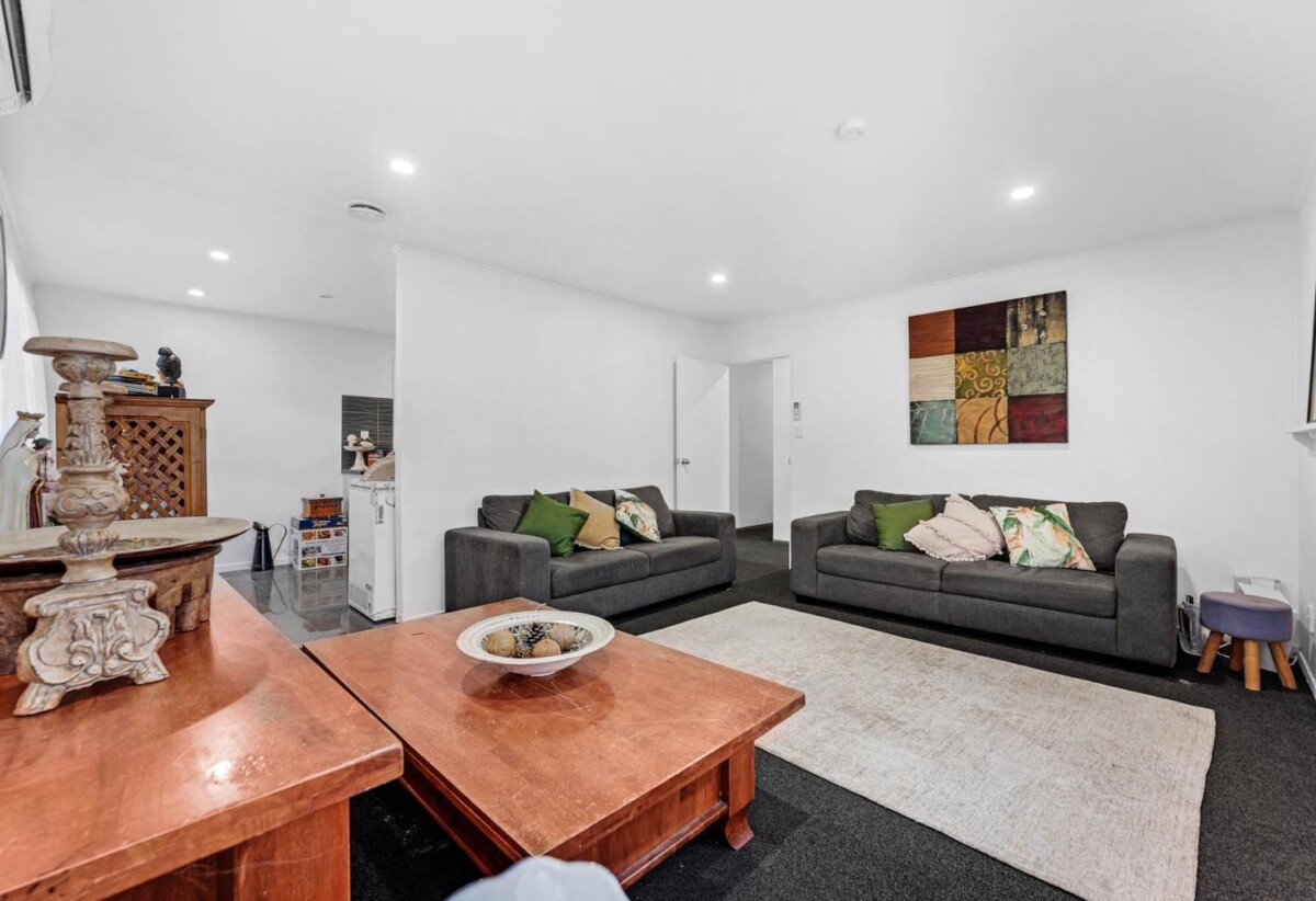 One 3 bedrooms house and one 4 bedrooms house, 68 & 68A Israel Avenue, Clover Park, Auckland