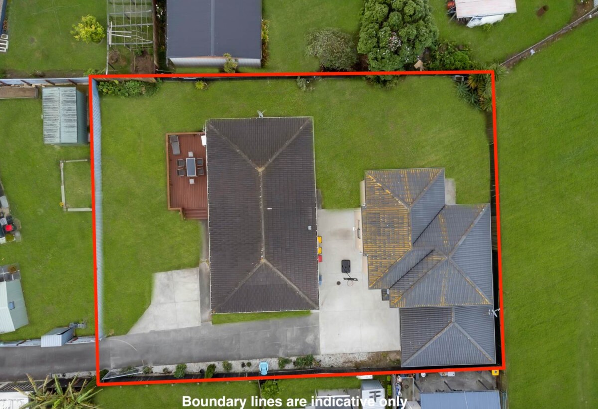 One 3 bedrooms house and one 4 bedrooms house, 68 & 68A Israel Avenue, Clover Park, Auckland