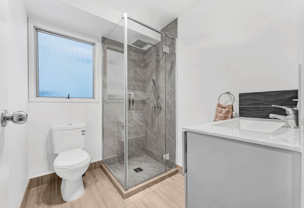 One 3 bedrooms house and one 4 bedrooms house, 68 & 68A Israel Avenue, Clover Park, Auckland
