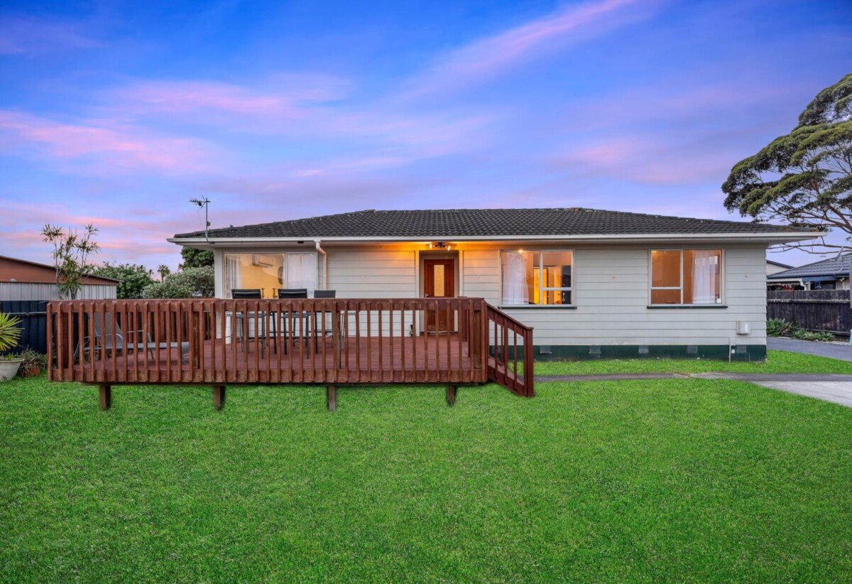 One 3 bedrooms house and one 4 bedrooms house, 68 & 68A Israel Avenue, Clover Park, Auckland