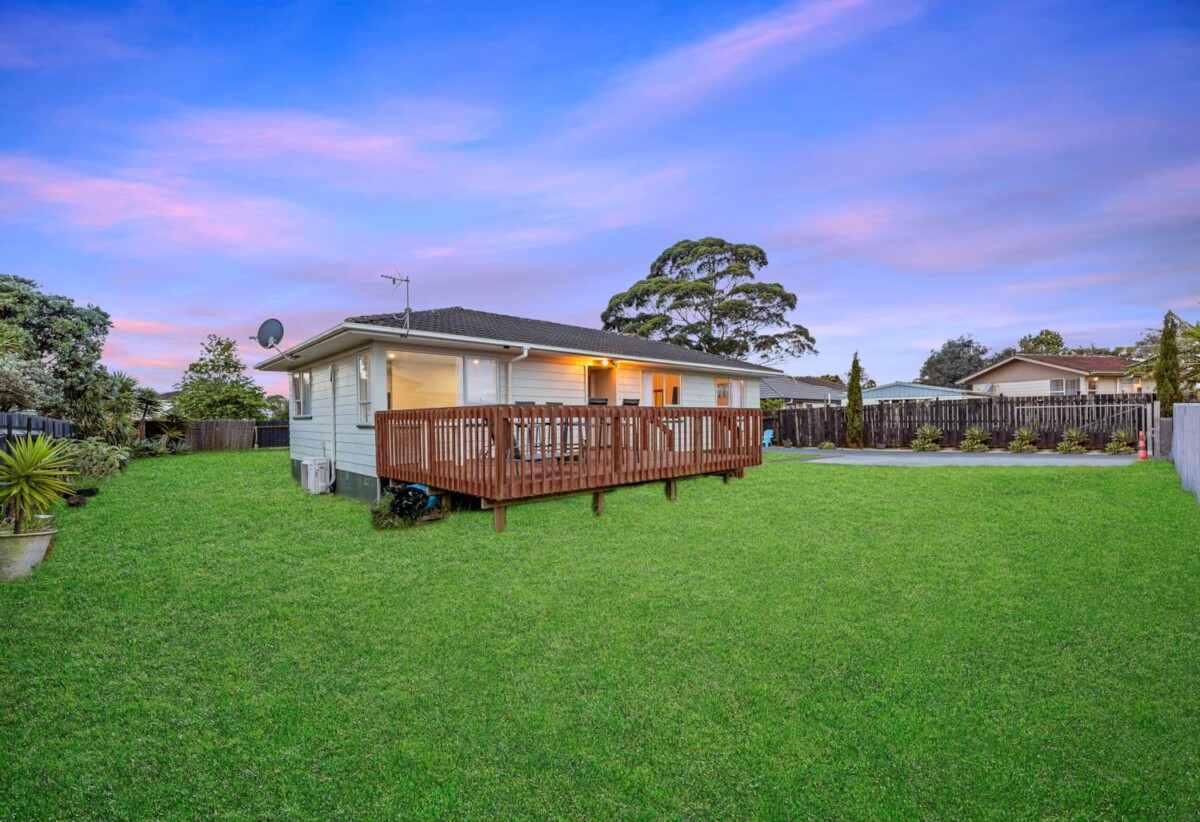 One 3 bedrooms house and one 4 bedrooms house, 68 & 68A Israel Avenue, Clover Park, Auckland
