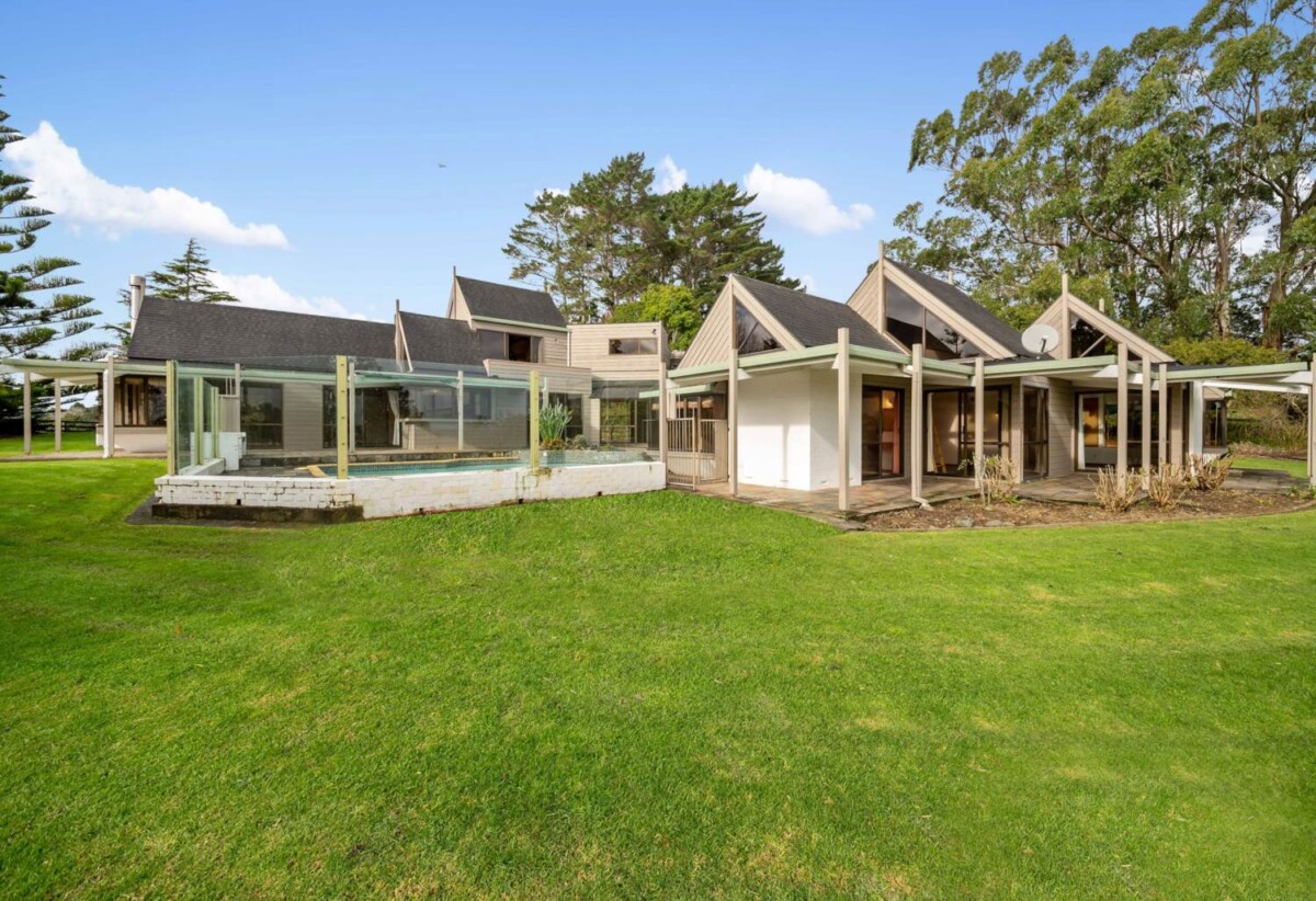 4 beds 2 baths house on 4.3571ha section, 0.7 km to Mission Heights Primary School, Live, Hold or Develop, 568 Ormiston Road, Flat Bush, Auckland