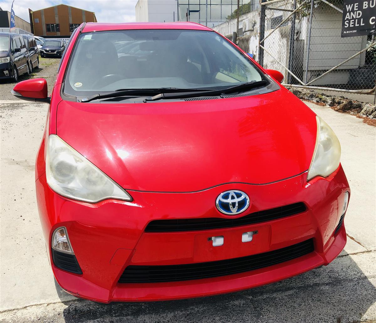 2012 Toyota Aqua HYBRID Hatchback Automatic, 105,800 km
