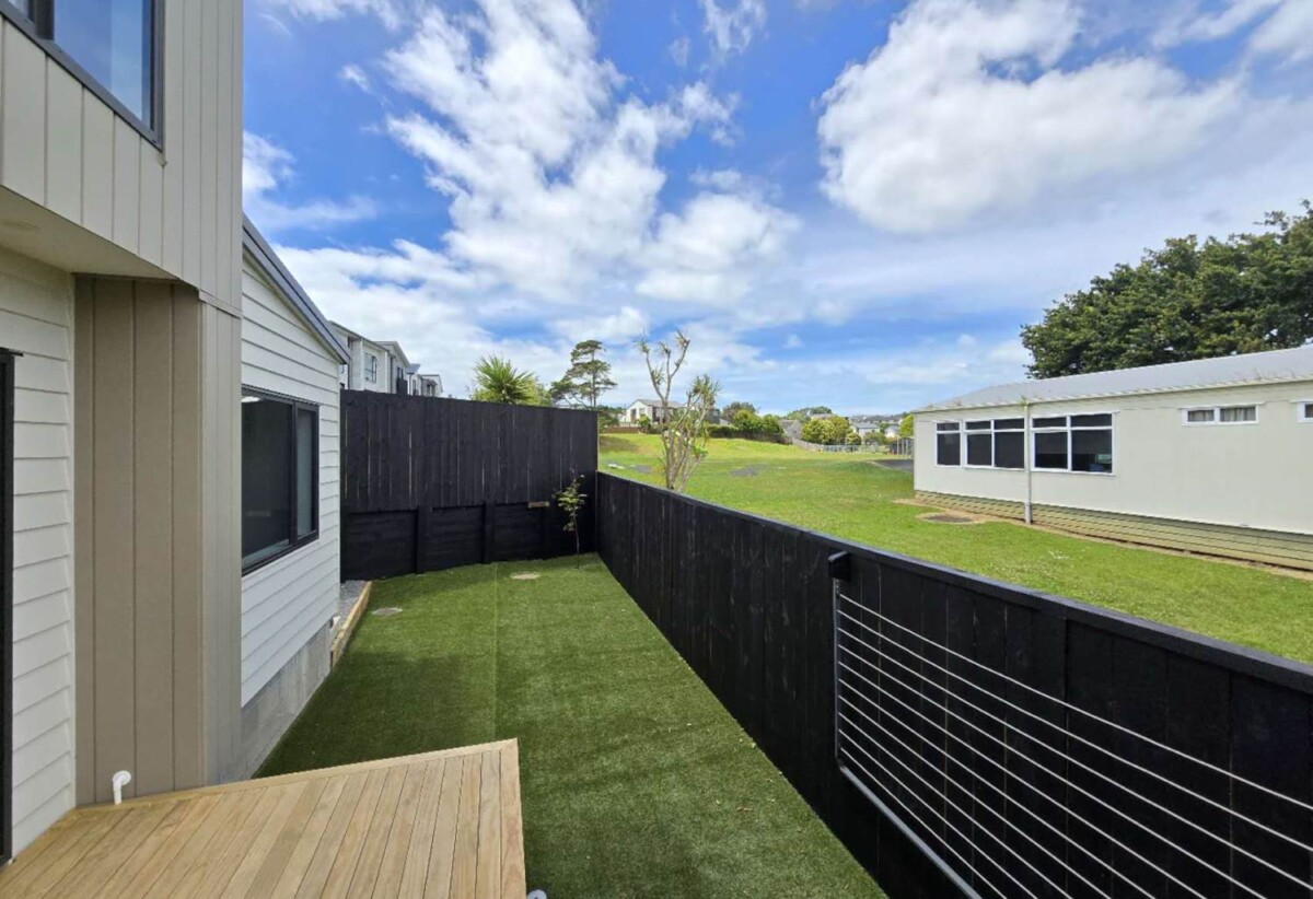 2/7 Cintra Place, Glen Innes, Auckland