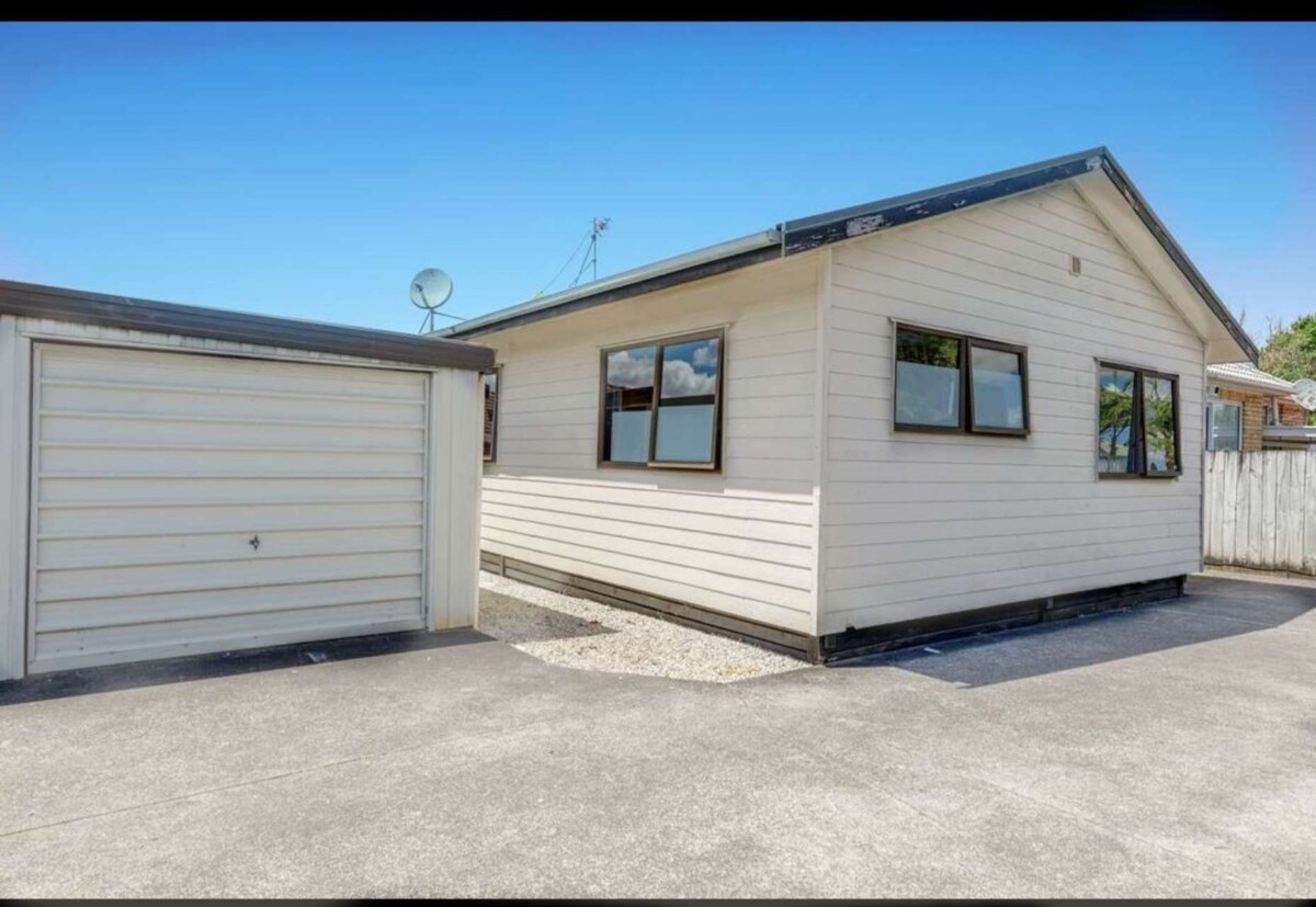 2/32 Great South Road, Papakura, Auckland