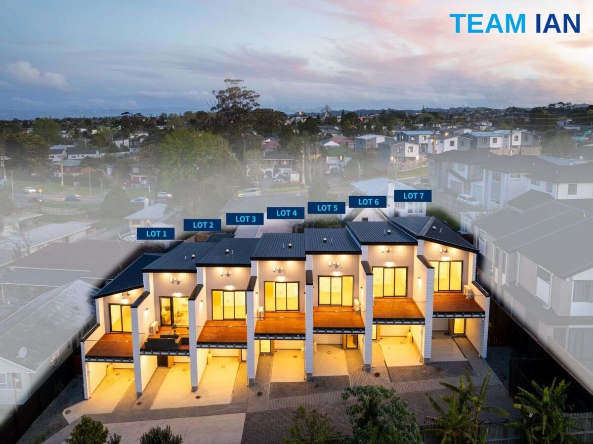 10-Year Master Build Guarantee, Brandnew freehold 2 beds 1.5 baths home with car park, Short drive to Pak’n Save and local shops along Lincoln Road, motor way access, schools, Zoned for St Paul’s School, Henderson Intermediate, Waitakere College, and Birdwood School, 14 Sabot Place Massey, Auckland