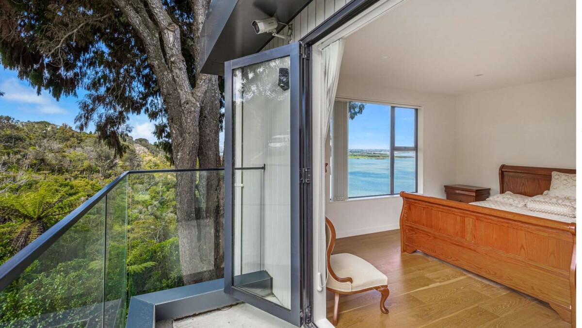 378m2 6 beds 5 baths house on 514m2 section, with Amazing Sea Views, 2 Waikowhai Road Hillsborough, Auckland