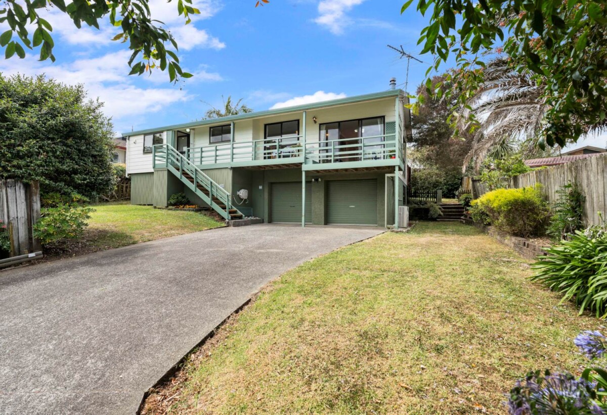 2/106 Bradbury Road, Botany Downs, Auckland