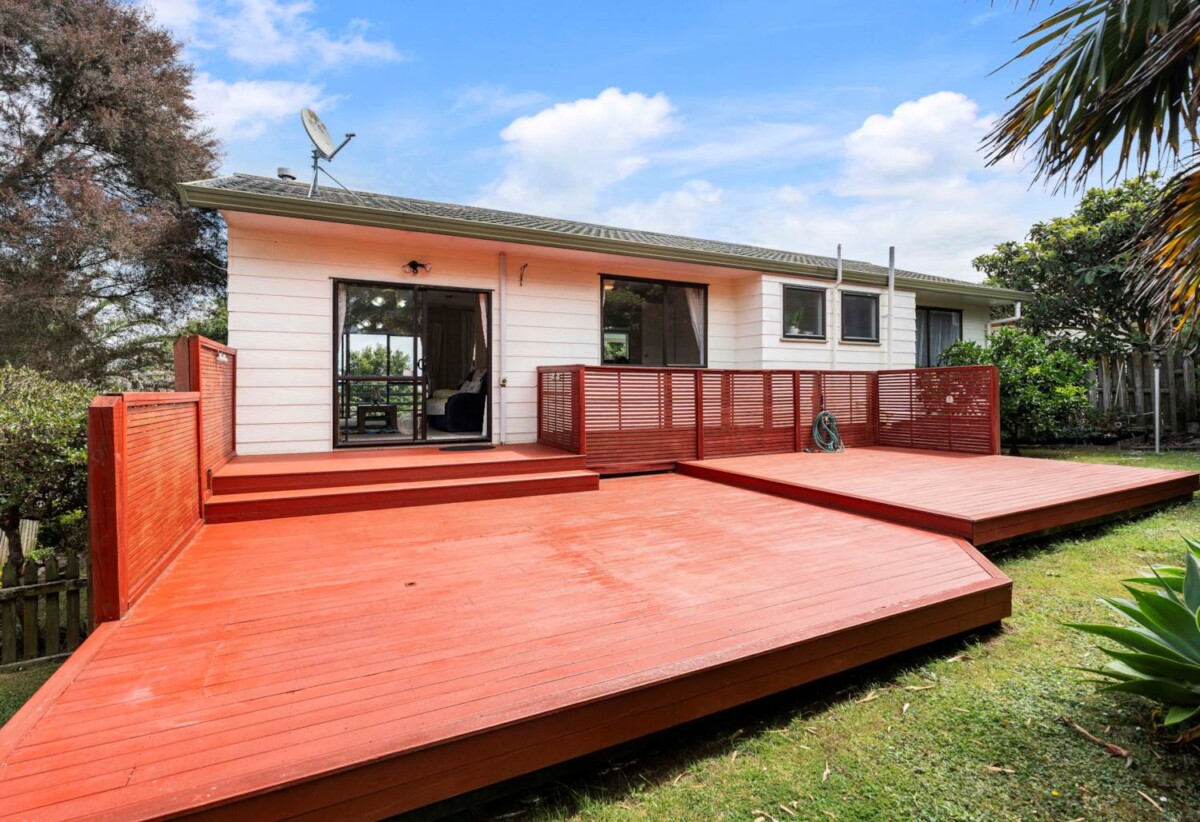 2/106 Bradbury Road, Botany Downs, Auckland