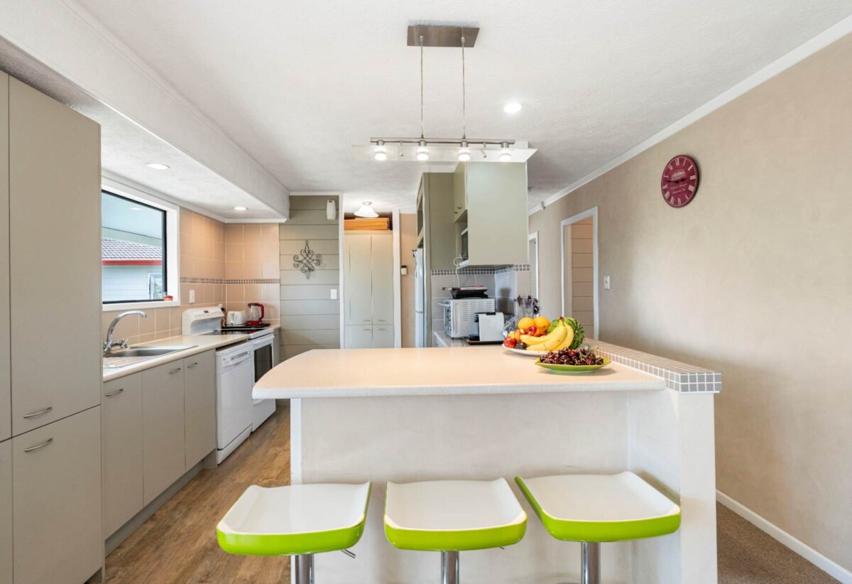2/106 Bradbury Road, Botany Downs, Auckland