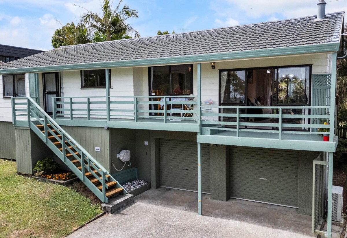 2/106 Bradbury Road, Botany Downs, Auckland