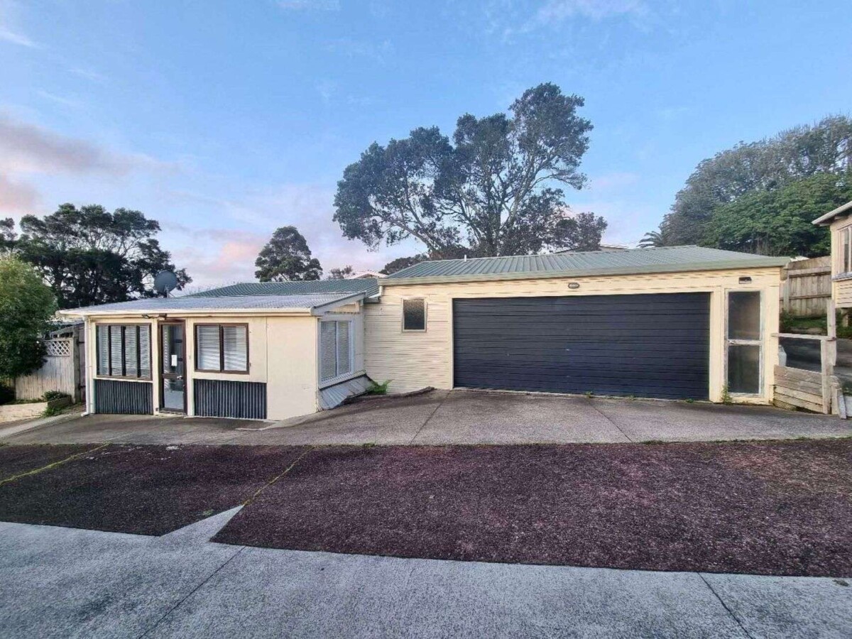 2 x two bedroom homes, both on a large elevated 837 sqm (more or less) site with views, Located in a family friendly neighbourhood with nearby Stanmore Bay Beach, shops and restaurants, 4 Brian Crescent Stanmore Bay, Auckland