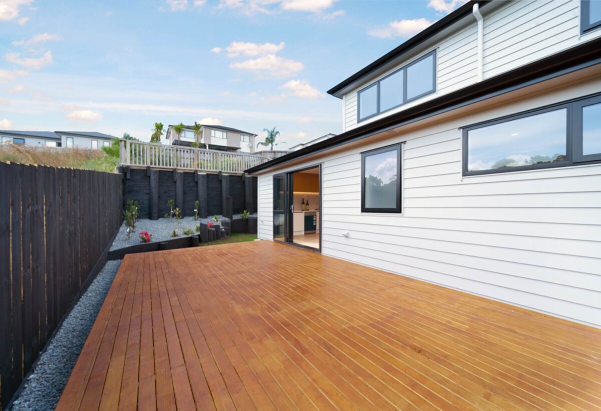 16 Mara Way Sunnyvale Auckland