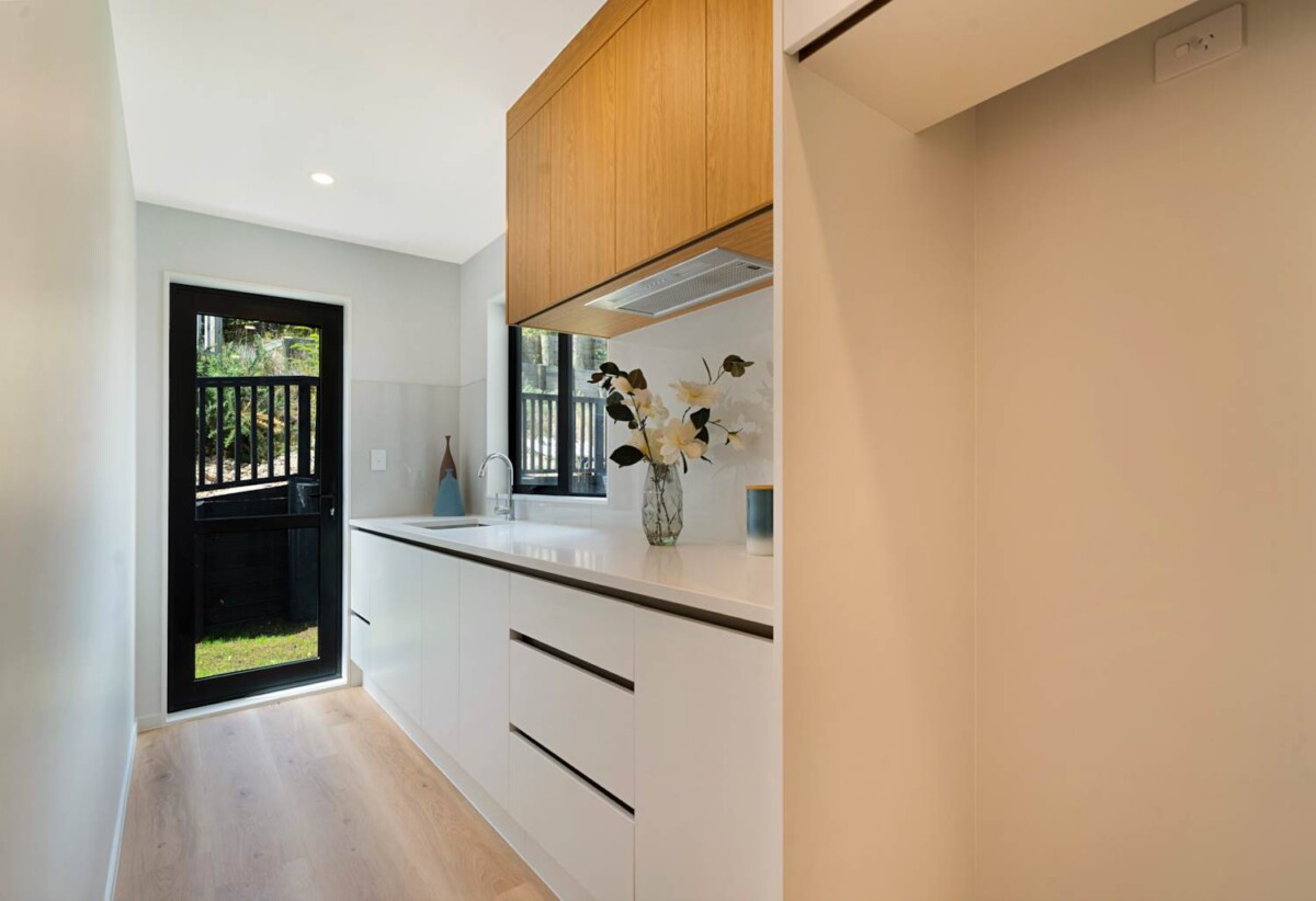 16 Mara Way Sunnyvale Auckland