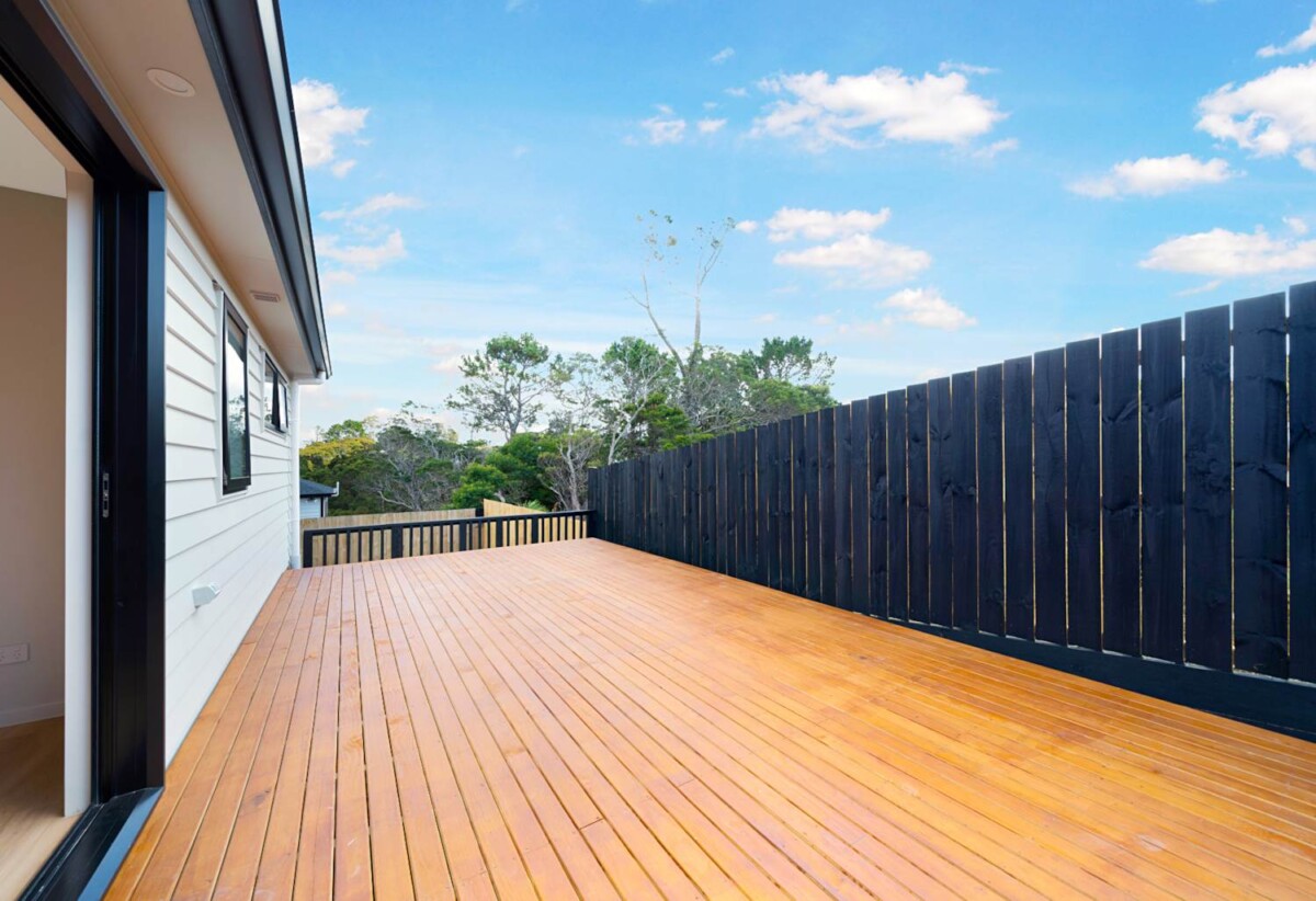 16 Mara Way Sunnyvale Auckland