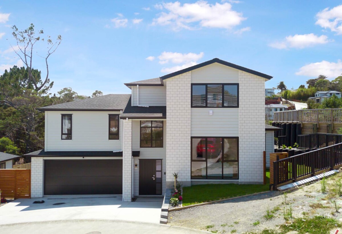 16 Mara Way Sunnyvale Auckland