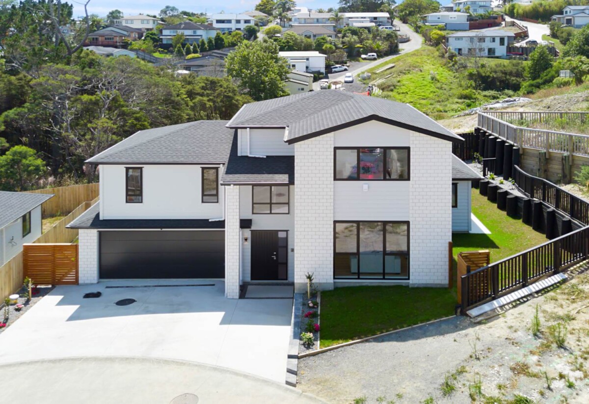 16 Mara Way Sunnyvale Auckland
