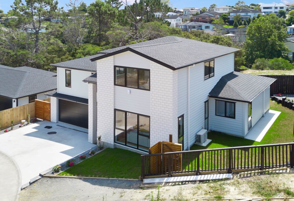 16 Mara Way Sunnyvale Auckland