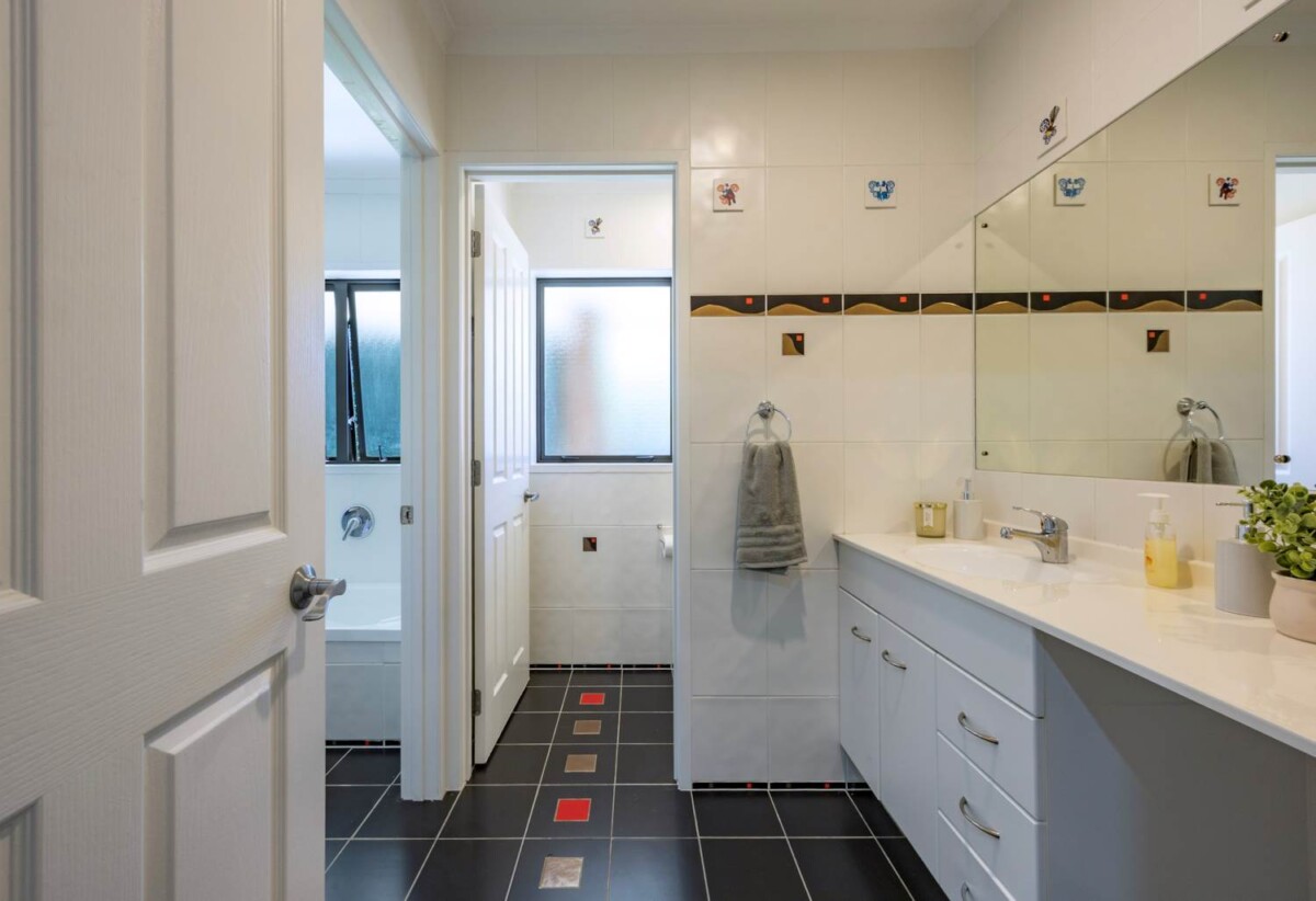 8 Regis Lane, Flat Bush, Auckland