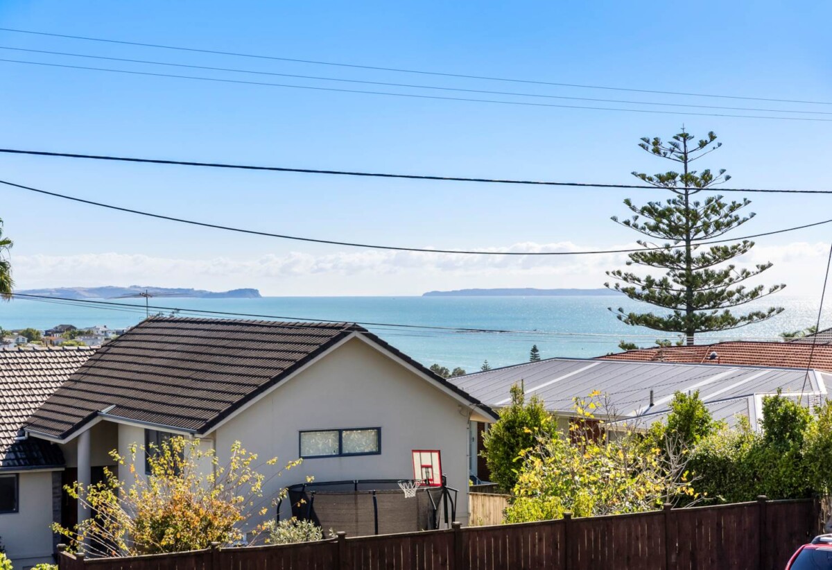 21B Knights Road, Rothesay Bay, Auckland