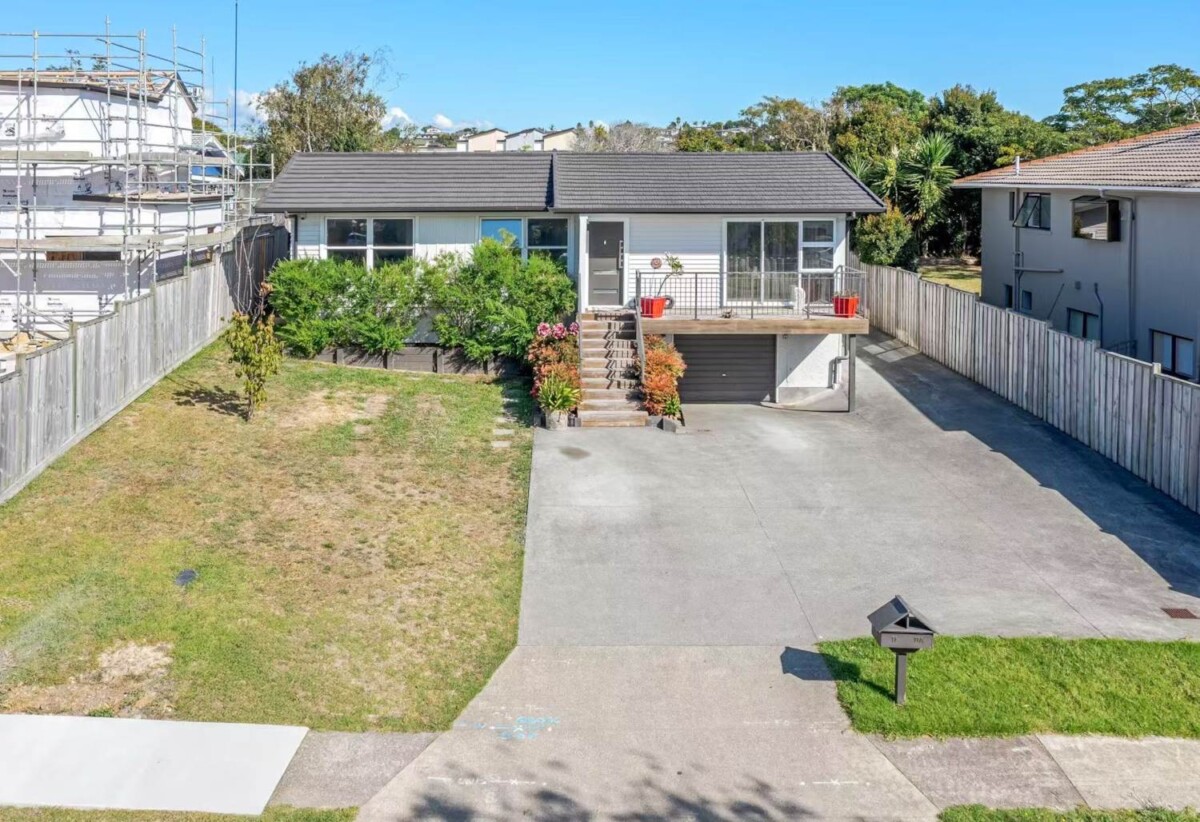 11 & 11A Quibray Place, Botany Downs, Auckland