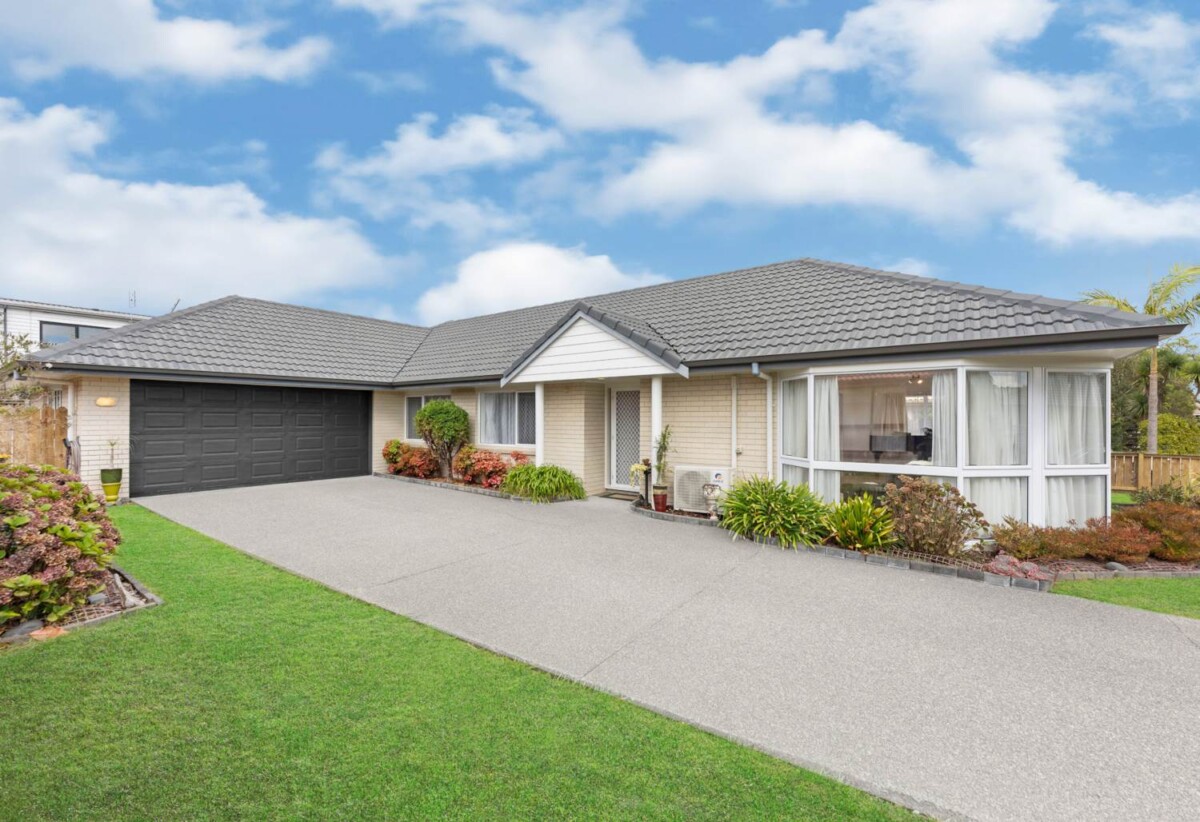 8 Headcorn Place, Botany Downs, Auckland