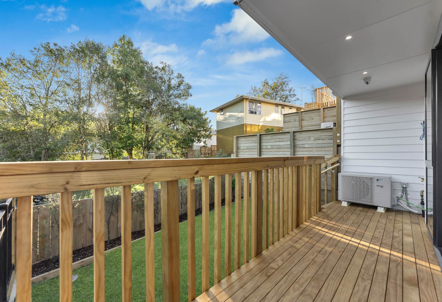 8E Jenanne Place, Totara Vale, Auckland