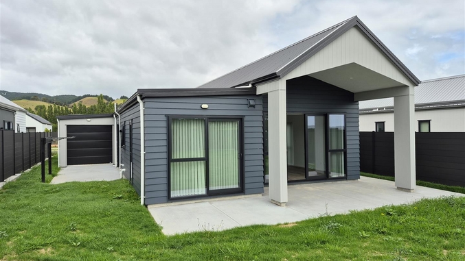 72 Ferndale Drive, Kawakawa Bay, Auckland