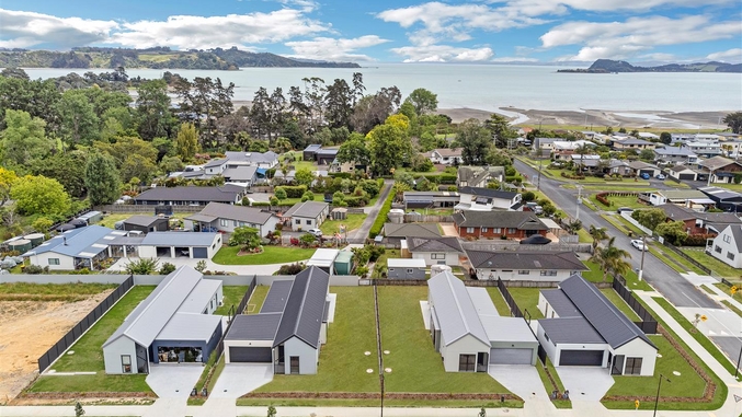 72 Ferndale Drive, Kawakawa Bay, Auckland