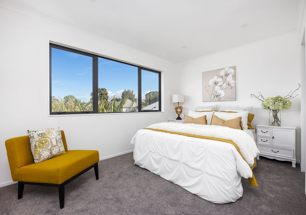 Enquiries Over $900,000, Ignore the C.V.! Selling below CV ( CV$1.125M), 158m2 brandnew freehold 4 beds 3.5 baths home with garage, close to schools, shops, supermarket, parks, 37D Erima Avenue, Point England, Auckland
