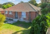 Investor Quit– Must Sell, Brick 3 beds house on 660m2 section, whit RC for 5 new homes, close to supermarkets, schools, town centres, 5 Tunis Road, Panmure, Auckland