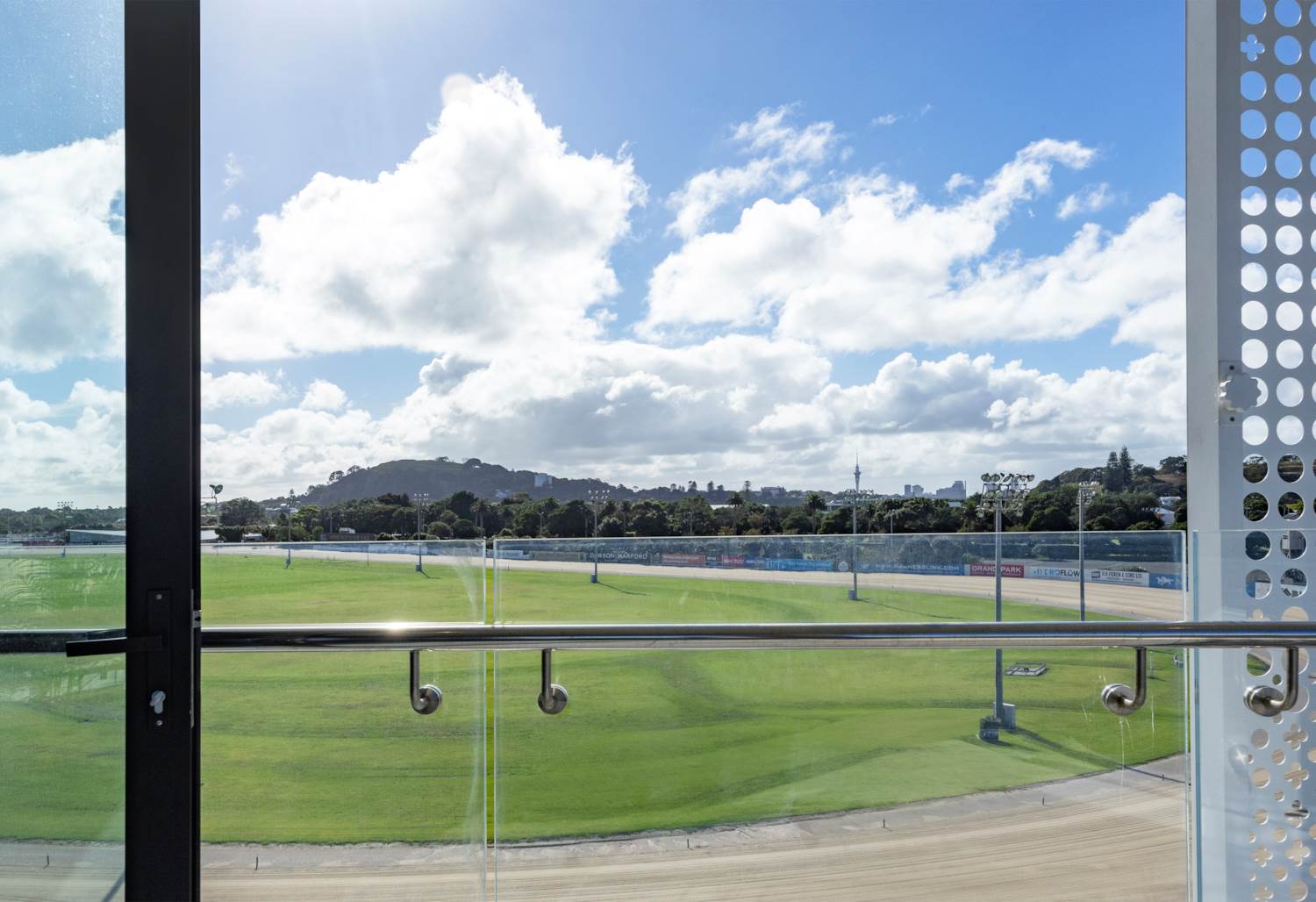 Auckland Grammar and Epsom Girls’ Grammar School zone, overseas vendor, 3 beds 2 baths apartment with 2 car parks, 311/223A Greenlane West, Epsom, Auckland