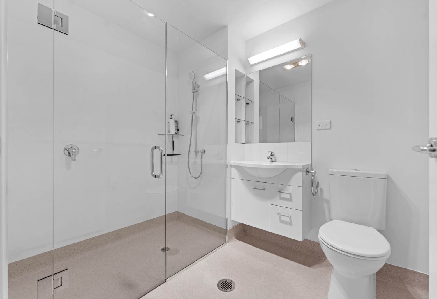 2 beds 1 bath 1 car park apartment, walks to schools, Manurewa town centre, 201/20B Alfriston Road, Manurewa East, Auckland