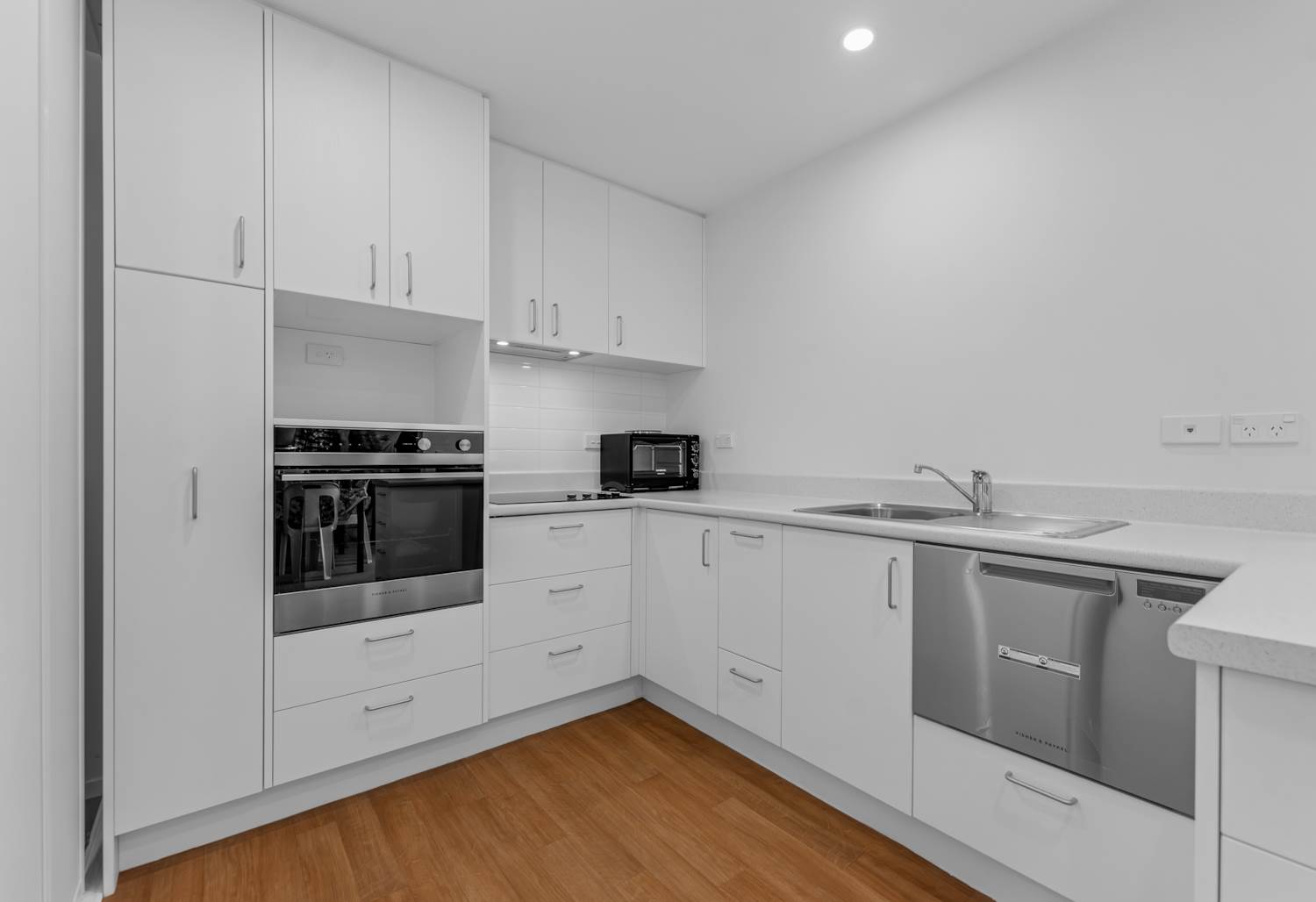 2 beds 1 bath 1 car park apartment, walks to schools, Manurewa town centre, 201/20B Alfriston Road, Manurewa East, Auckland