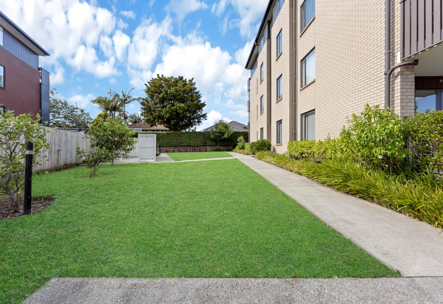2 beds 1 bath 1 car park apartment, walks to schools, Manurewa town centre, 201/20B Alfriston Road, Manurewa East, Auckland