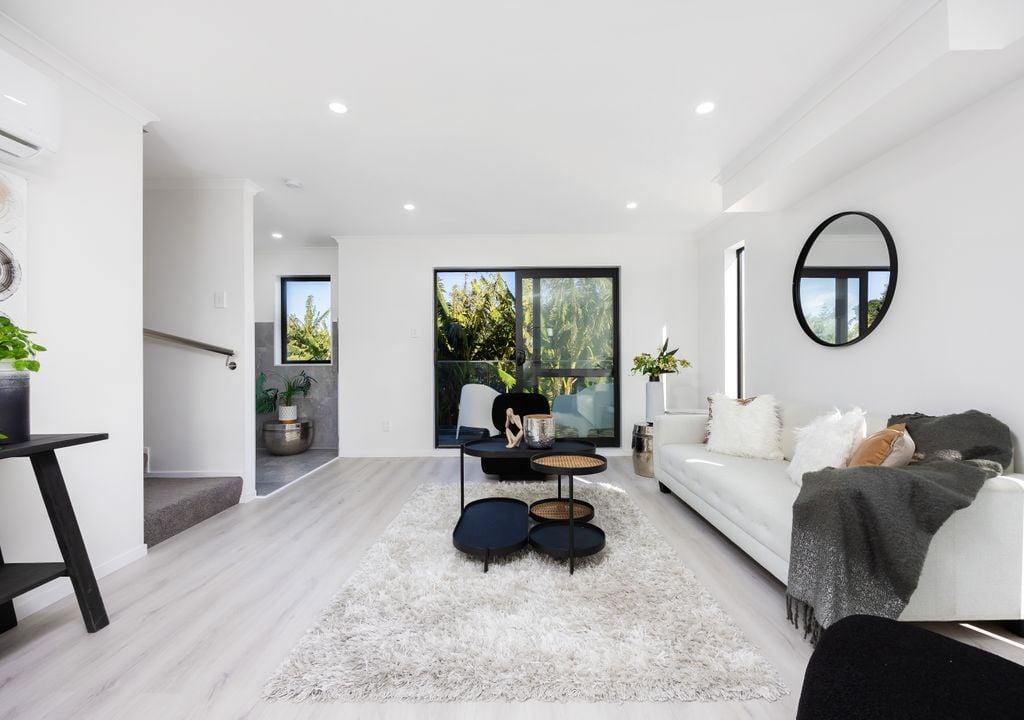 Enquiries Over $900,000, Ignore the C.V.! Selling below CV ( CV$1.125M), 158m2 brandnew freehold 4 beds 3.5 baths home with garage, close to schools, shops, supermarket, parks, 37D Erima Avenue, Point England, Auckland