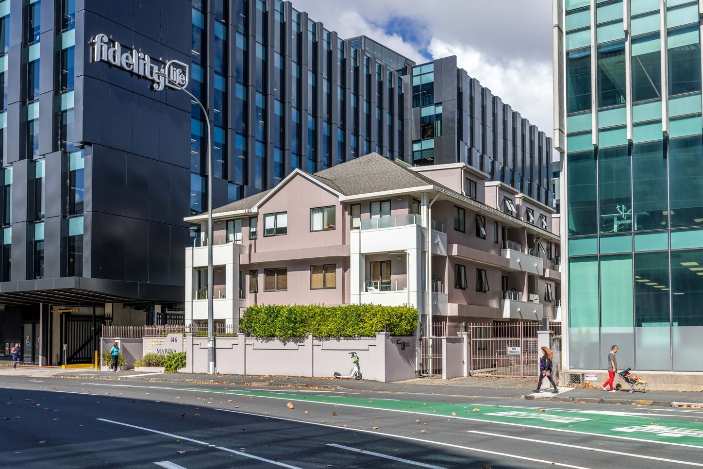 Auckland Girls’ Grammar School zone, Oversea vendor want a quick sale, 53m2 Freehold 2 beds 1.5 baths split-level apartment with 1 car park, 59/146 Fanshawe Street, Auckland Central, Auckland