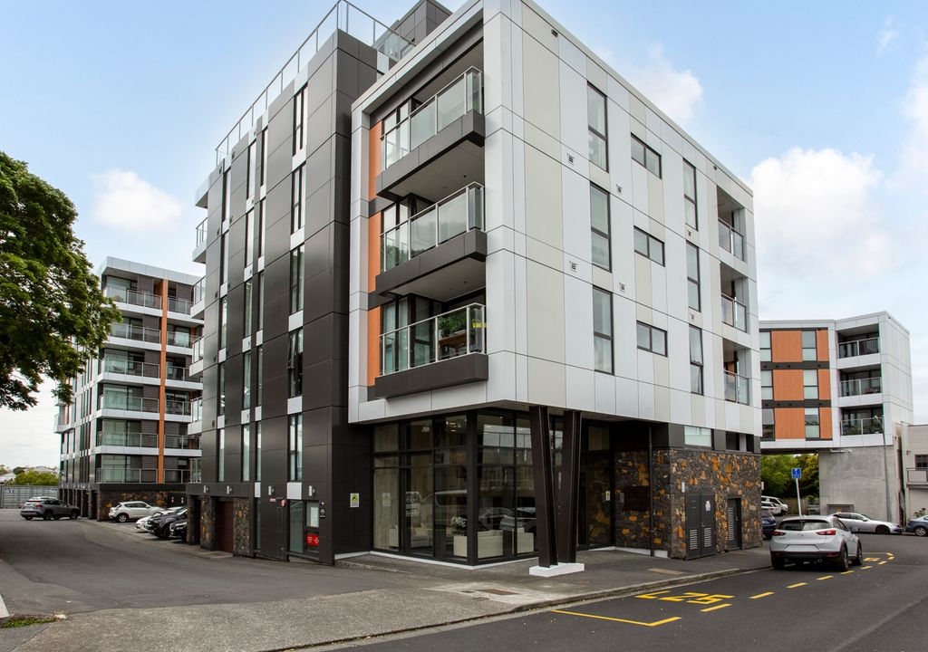 Double Grammar School Zone, 2 beds 2 baths apartment, ust a short walk from Grafton railway station, Newmarket’s retail and entertainment hub, 104/10 Lion Place Epsom, Auckland