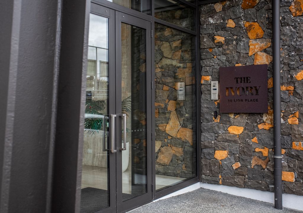 Double Grammar School Zone, 2 beds 2 baths apartment, ust a short walk from Grafton railway station, Newmarket’s retail and entertainment hub, 104/10 Lion Place Epsom, Auckland