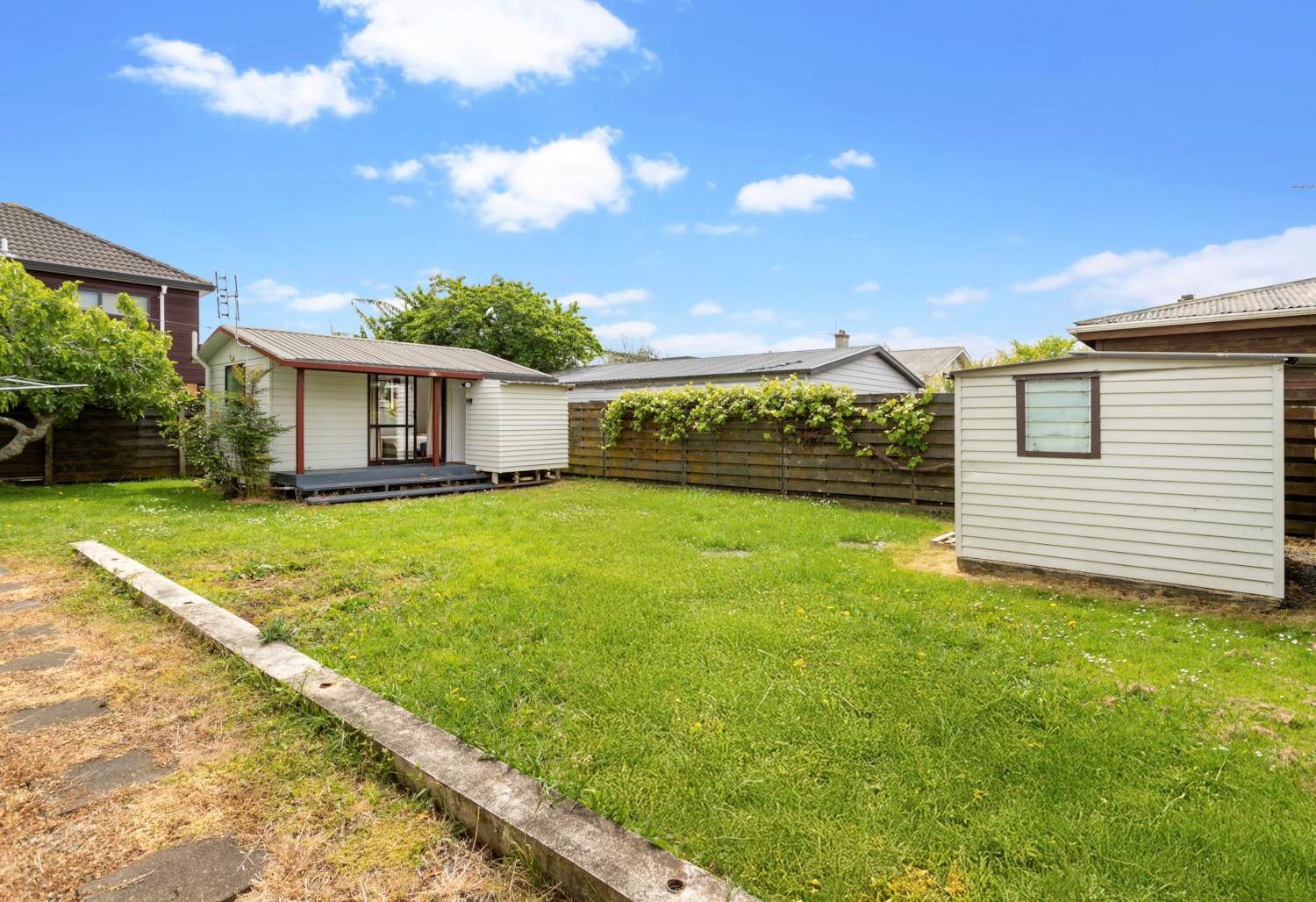 Double Grammar school zone, 5 beds 1.5 baths main home + 3 beds granny + standalone 1 bed 1 bath and laundry sleepout, 2 km to Epsom Girls’ Grammar School, 2.8 km to Auckland Grammar, 7-7A Rangiatea Road, Epsom, Auckland