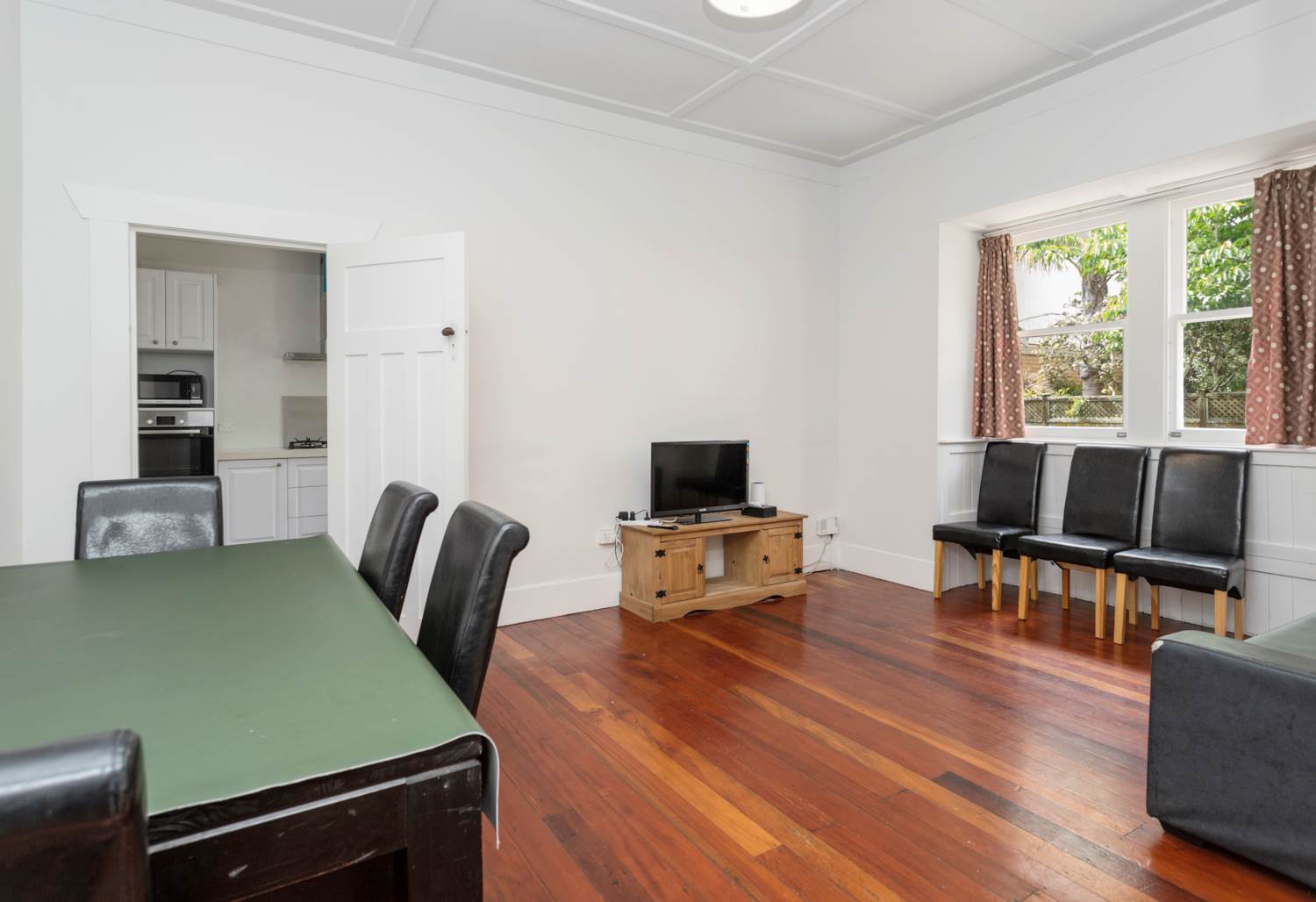 Double Grammar school zone, 5 beds 1.5 baths main home + 3 beds granny + standalone 1 bed 1 bath and laundry sleepout, 2 km to Epsom Girls’ Grammar School, 2.8 km to Auckland Grammar, 7-7A Rangiatea Road, Epsom, Auckland