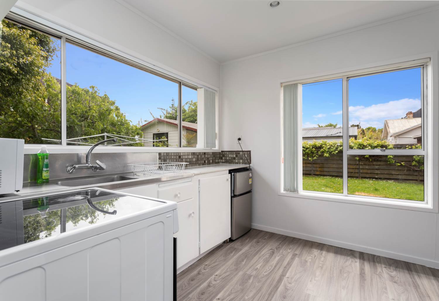 Double Grammar school zone, 5 beds 1.5 baths main home + 3 beds granny + standalone 1 bed 1 bath and laundry sleepout, 2 km to Epsom Girls’ Grammar School, 2.8 km to Auckland Grammar, 7-7A Rangiatea Road, Epsom, Auckland