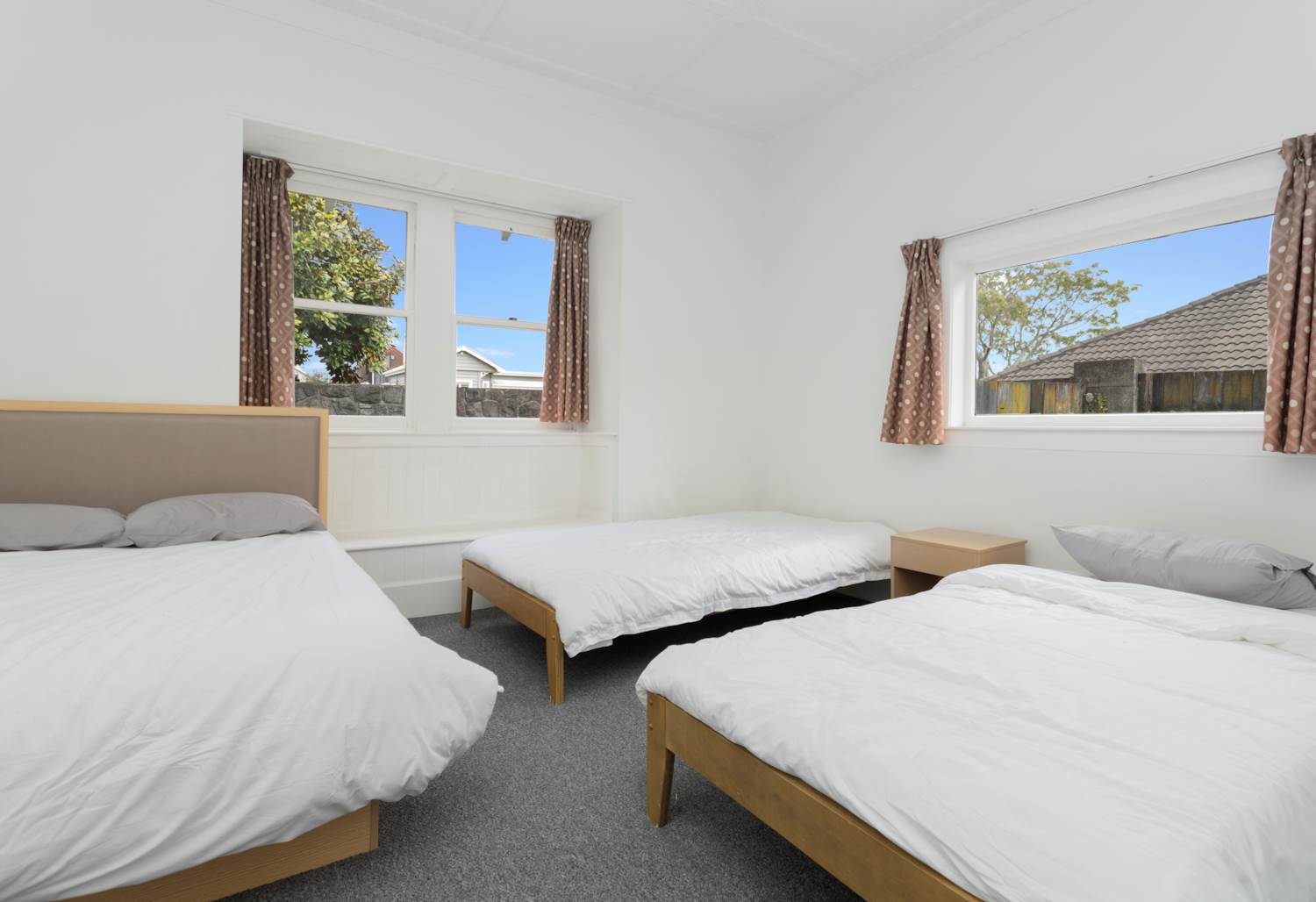 Double Grammar school zone, 5 beds 1.5 baths main home + 3 beds granny + standalone 1 bed 1 bath and laundry sleepout, 2 km to Epsom Girls’ Grammar School, 2.8 km to Auckland Grammar, 7-7A Rangiatea Road, Epsom, Auckland