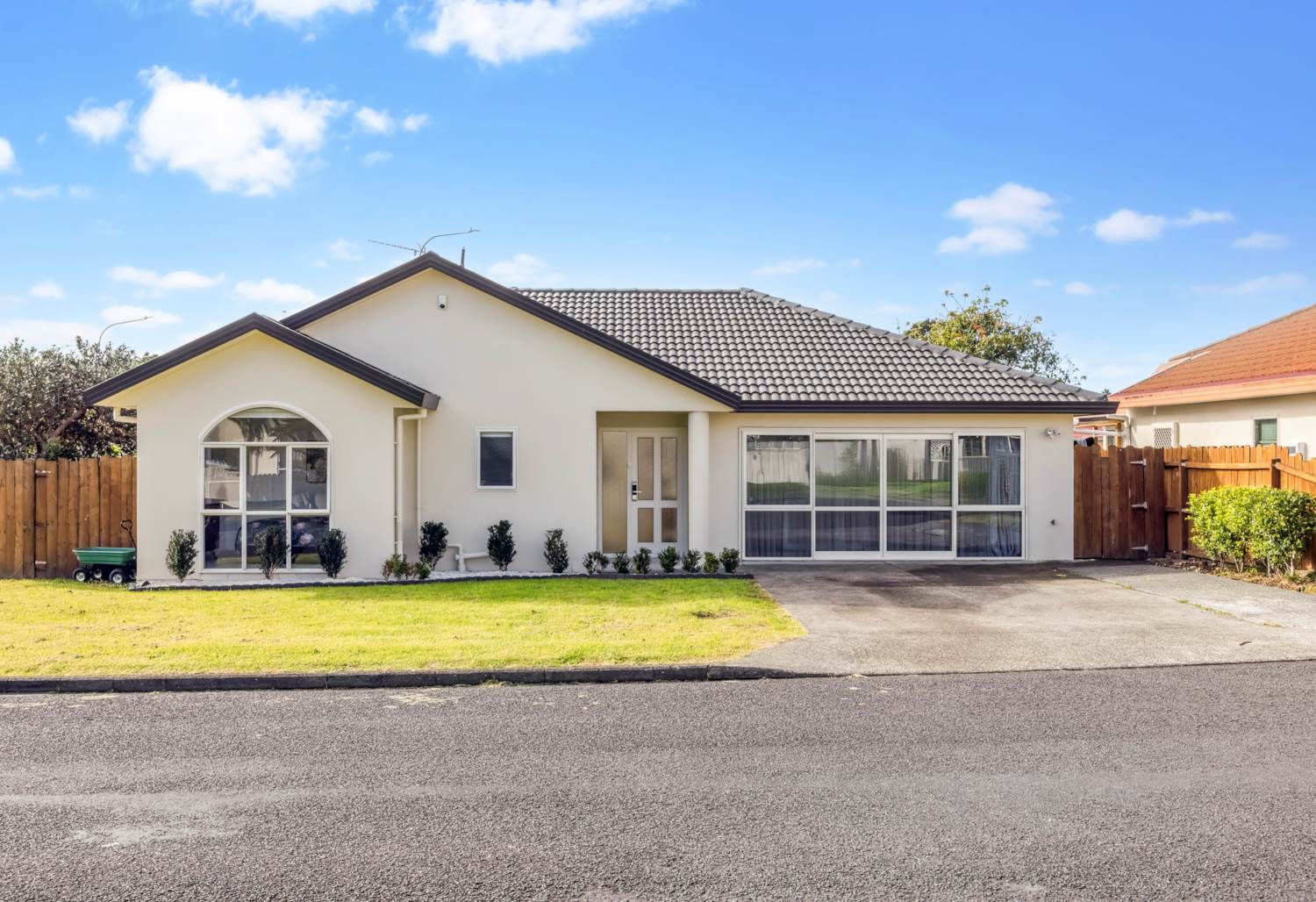 Urgent Sale, 3B Dana Place, Somerville, Auckland