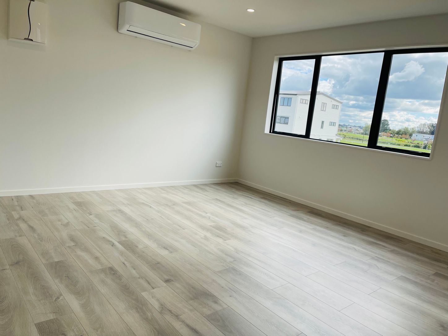 Special Urgent Sale, 17 Auranga Drive, Drury, Auckland